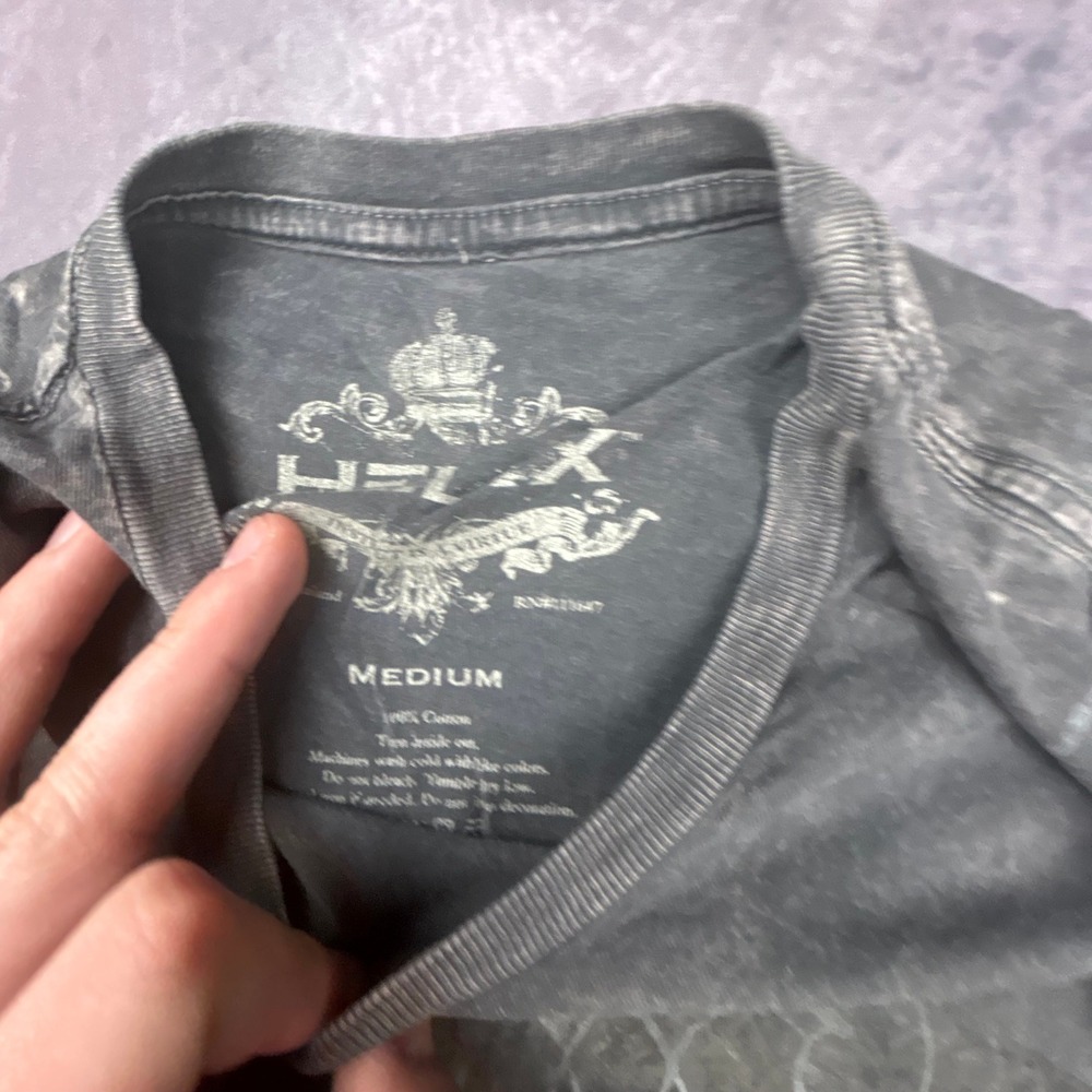 Helix Mens Y2K Graphic T Shirt Gray Faded Fleur De Lis Wing Studded Medium - Picture 7 of 8